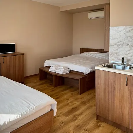 Airport Airport Shuttle And Parking Apartahotel *